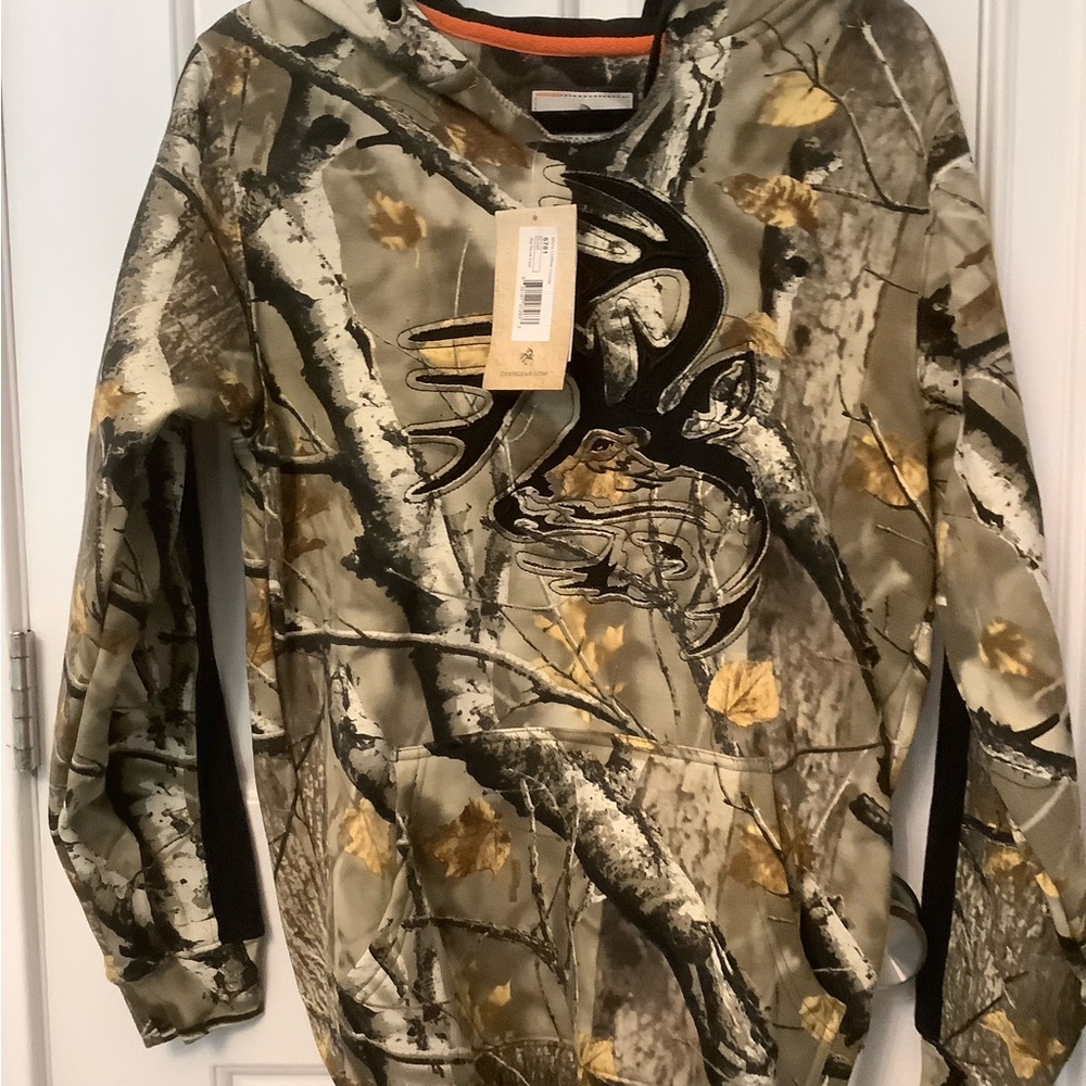 NWT Legendary Whitetails Camouflage Men's Sweater with Deer Design